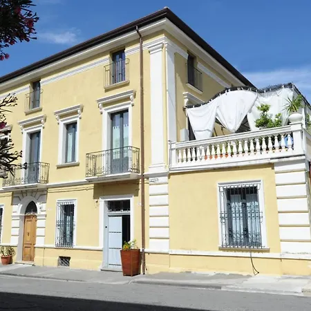 Bed & Breakfast Palazzo Scura 3*